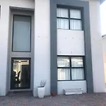 5 Bedroom Holiday Home